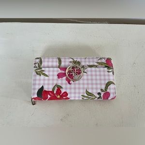 NWOT Floral Zippered Guess Wallet